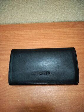 Womans chanel sunglasses wallet black